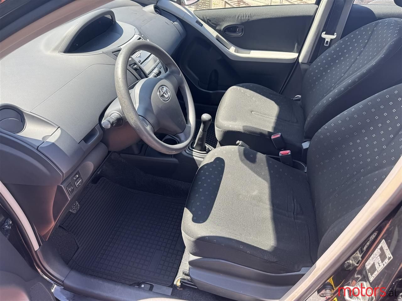 2008' Toyota Yaris photo #2