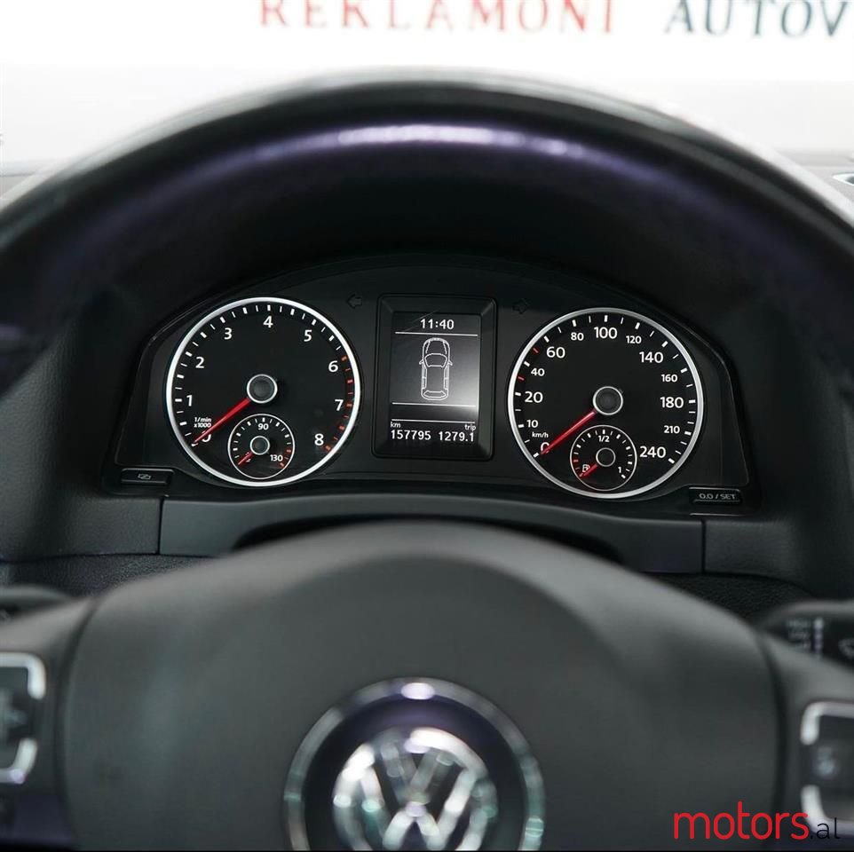2012' Volkswagen Tiguan photo #5