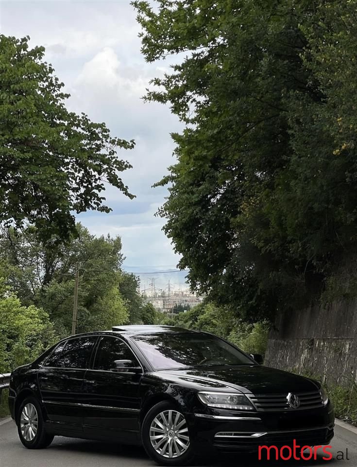 2012' Volkswagen Phaeton photo #5