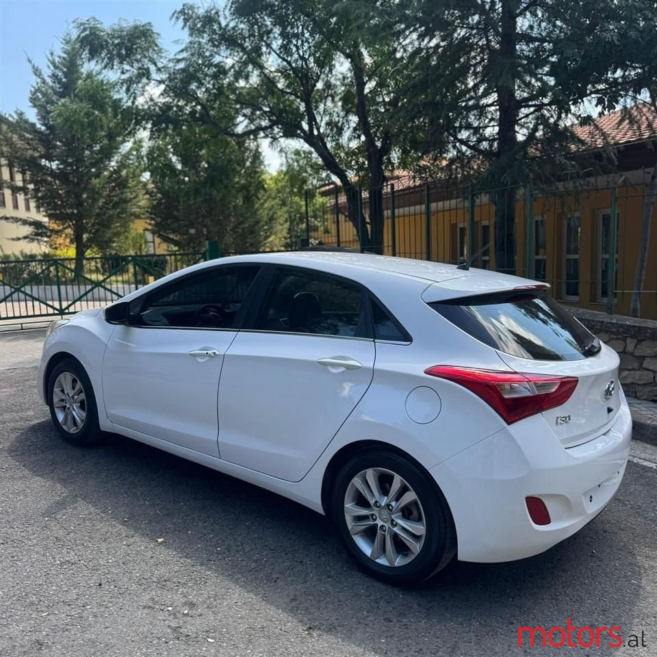 2010' Hyundai i30 photo #6