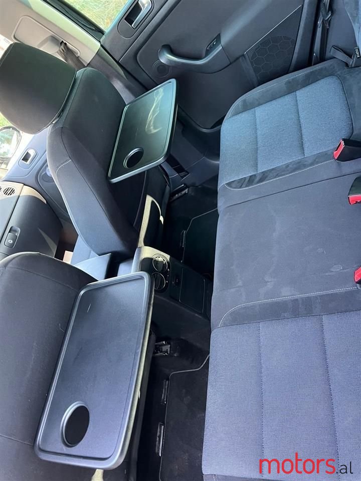 2011' Volkswagen Golf Plus photo #6