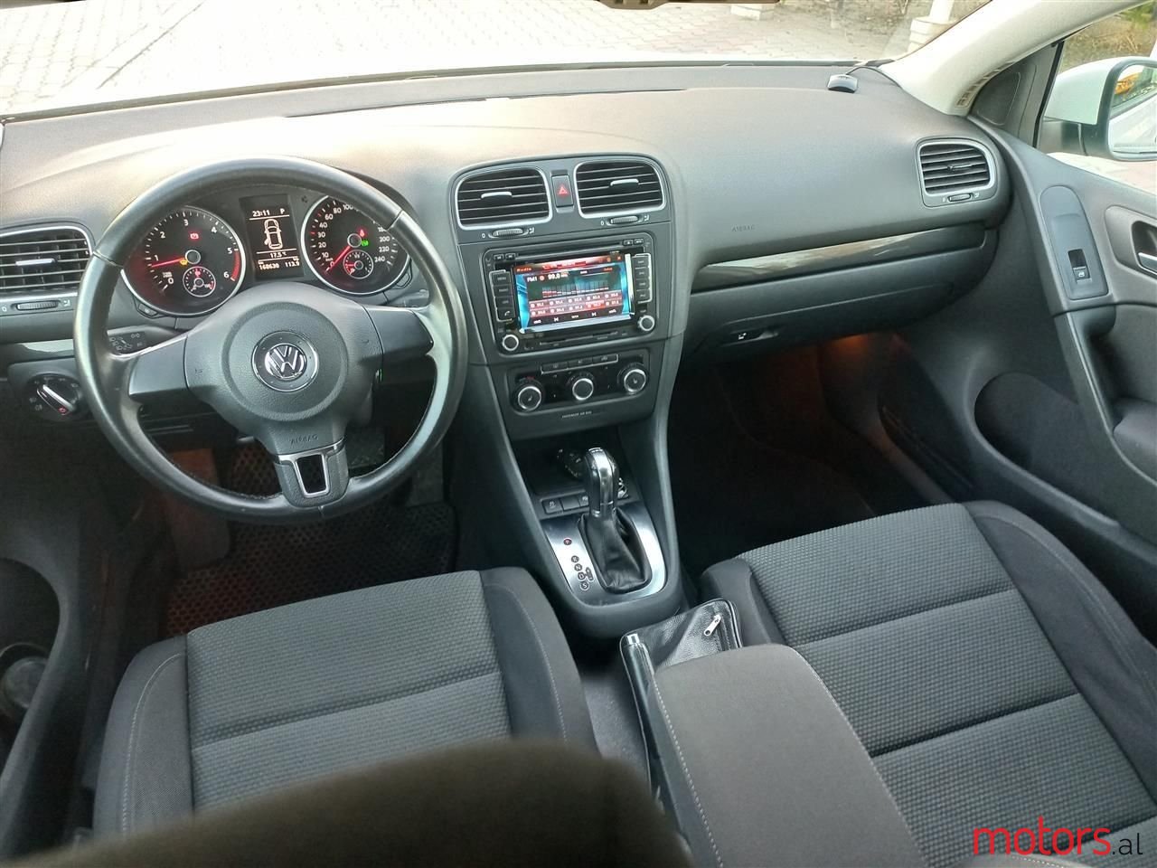 2011' Volkswagen Golf photo #6