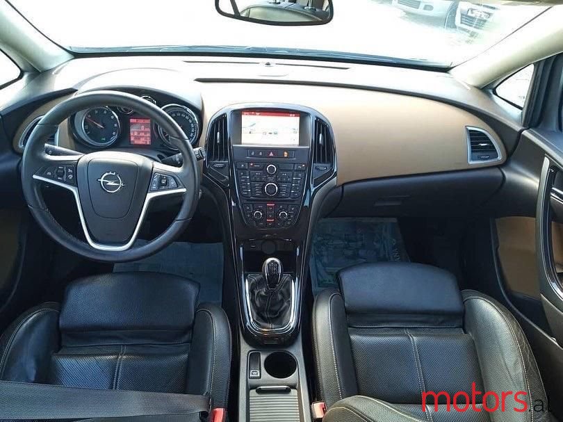 2015' Opel Astra photo #6