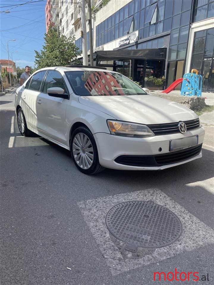 2012' Volkswagen Jetta photo #5