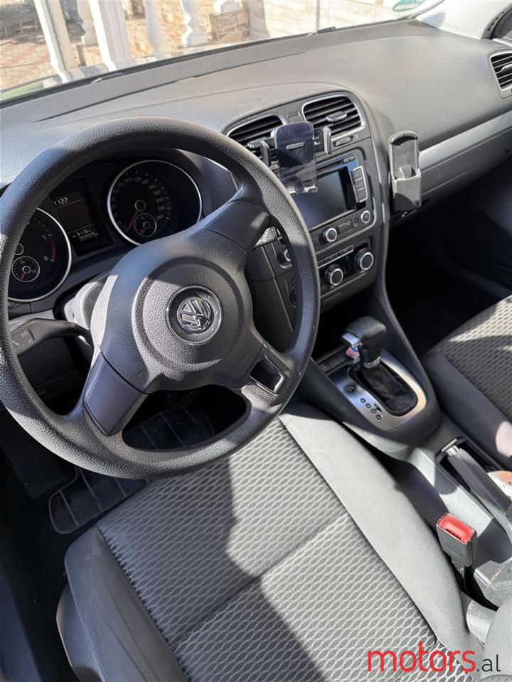 2011' Volkswagen Golf photo #5