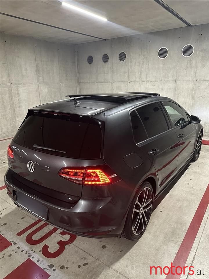 2014' Volkswagen Golf photo #2