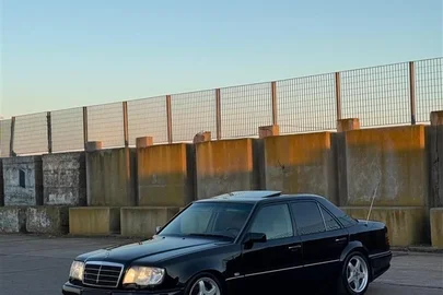 1995' Mercedes-Benz E 320