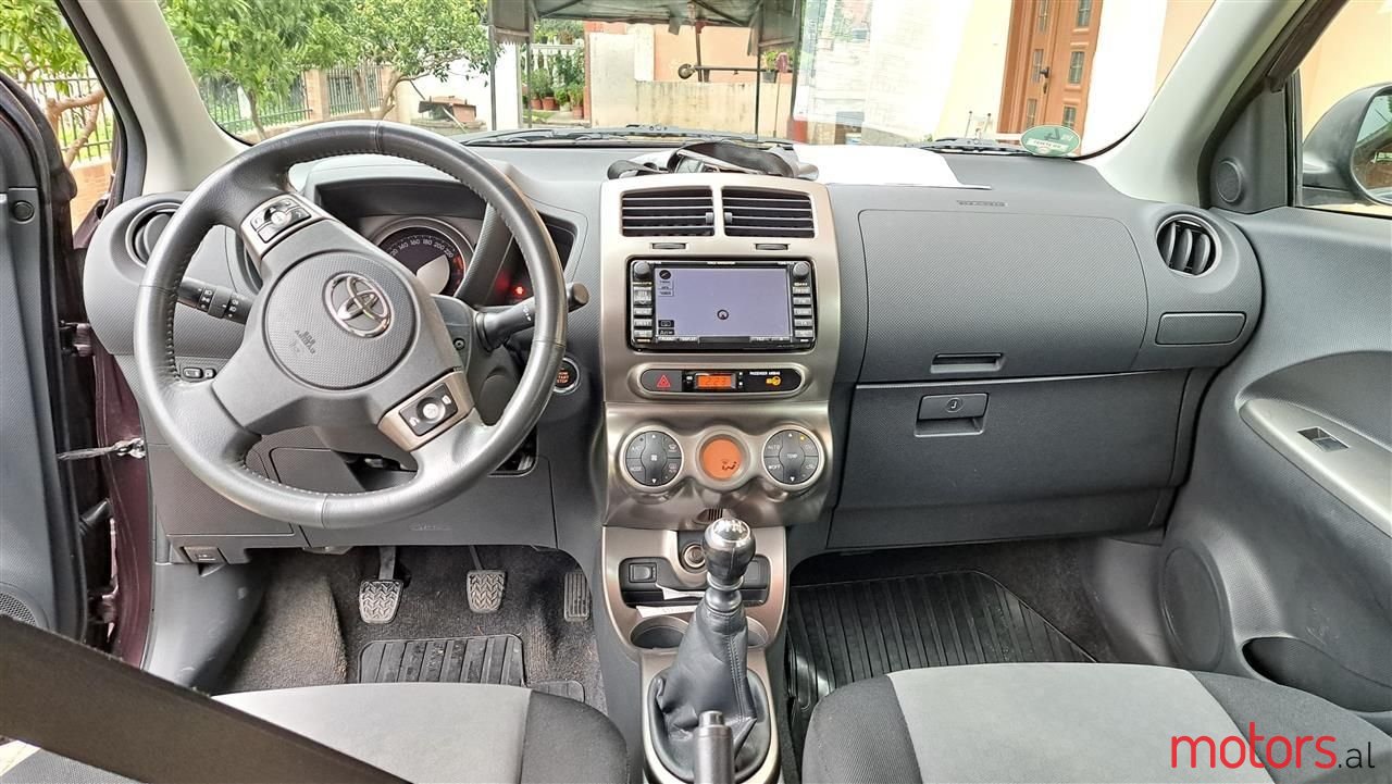 2011' Toyota Urban Cruiser photo #6