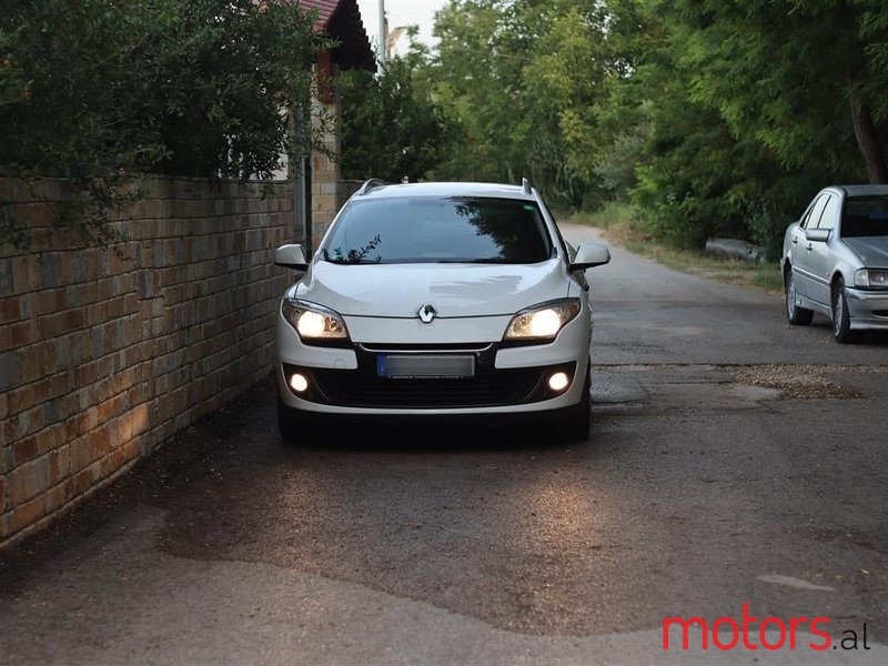 2012' Renault Megane photo #1