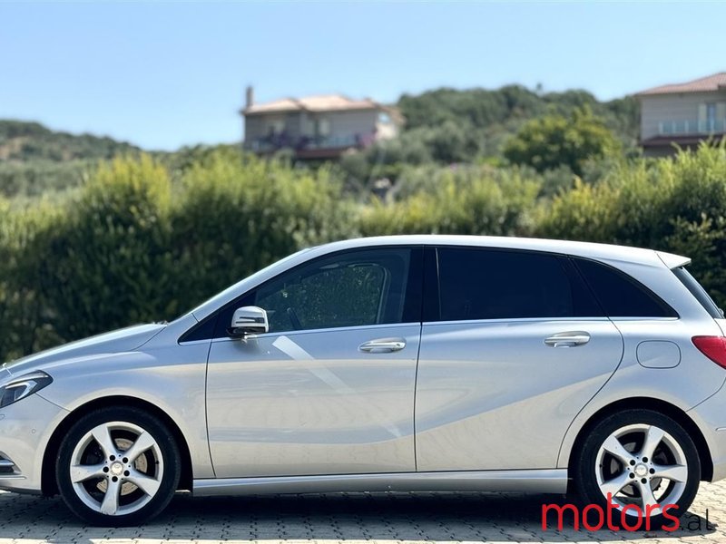 2013' Mercedes-Benz B 200 photo #6