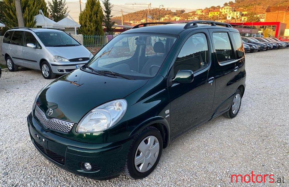 2004' Toyota Yaris photo #3