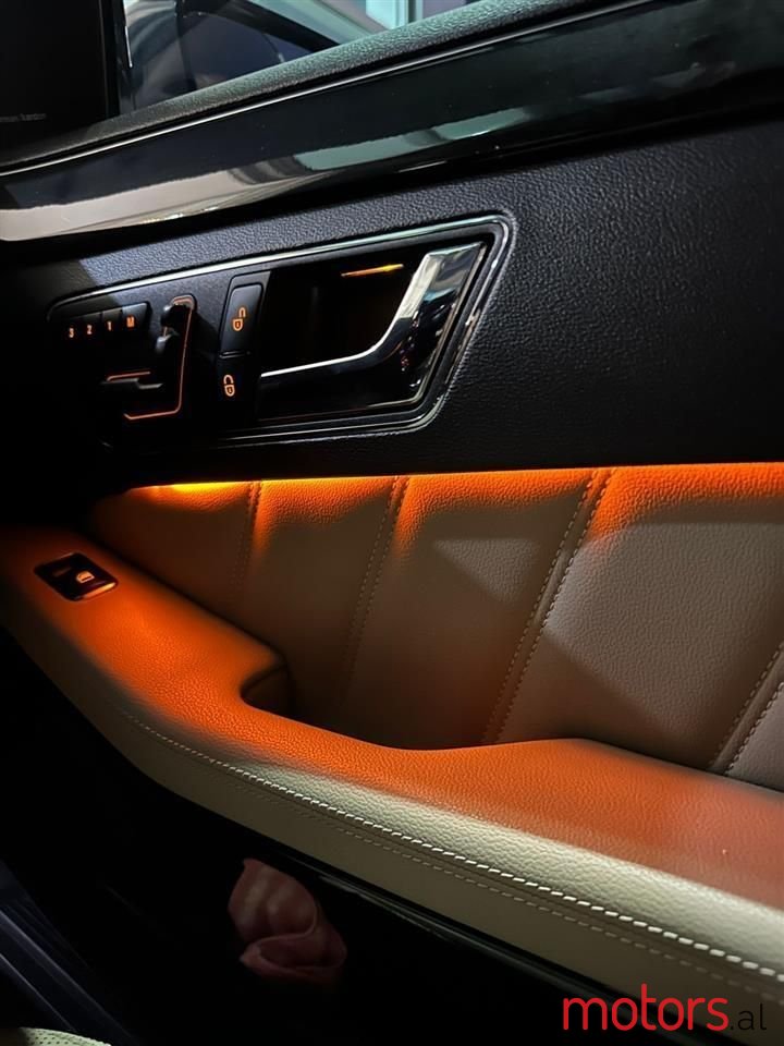 2011' Mercedes-Benz E 55 AMG photo #6