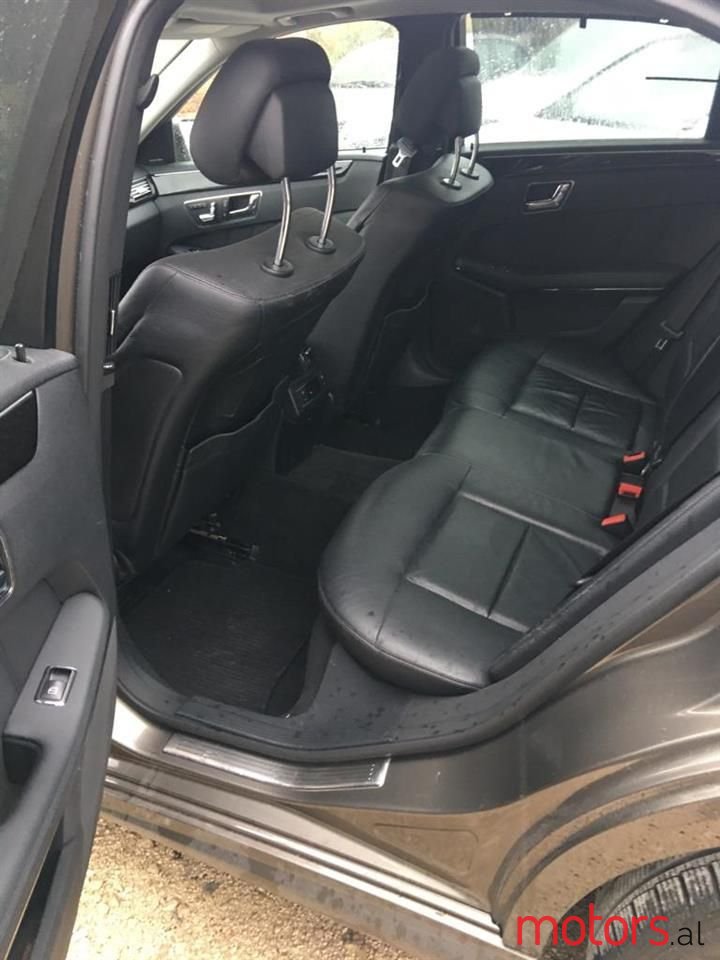 2011' Mercedes-Benz 350 photo #6