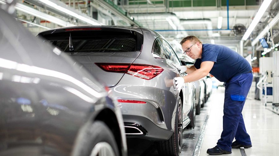 Mercedes Kicks Off Production Of CLA Shooting Brake In Hungary