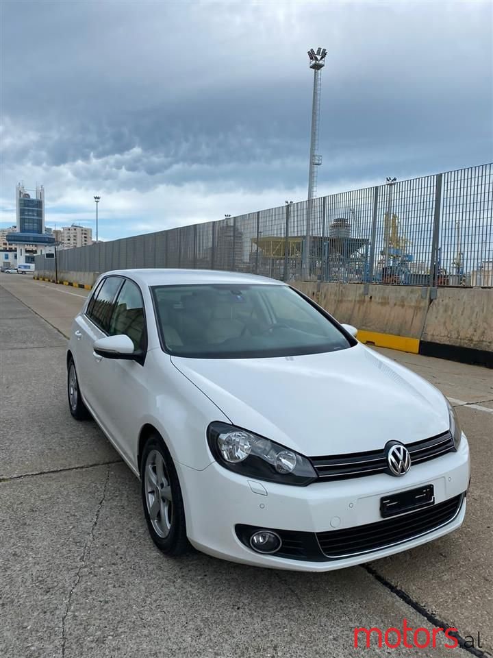 2009' Volkswagen Golf photo #1