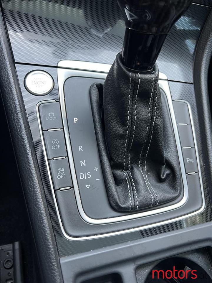 2015' Volkswagen Golf photo #2