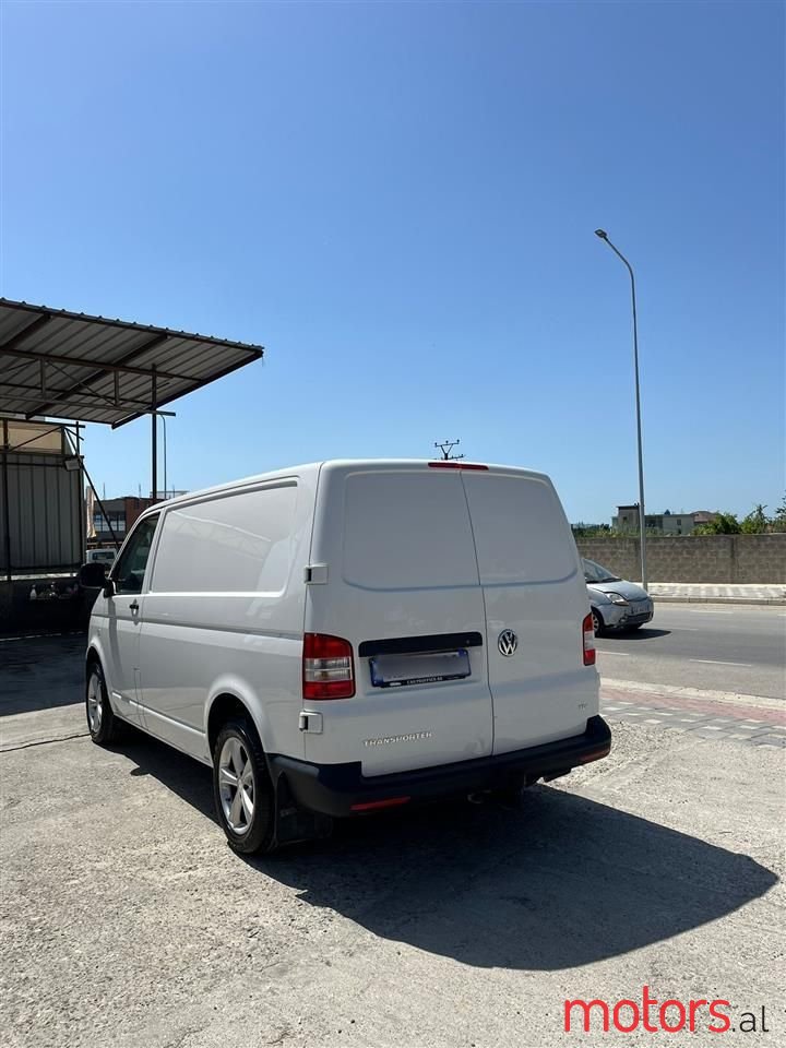 2014' Volkswagen T5 Kombi photo #5