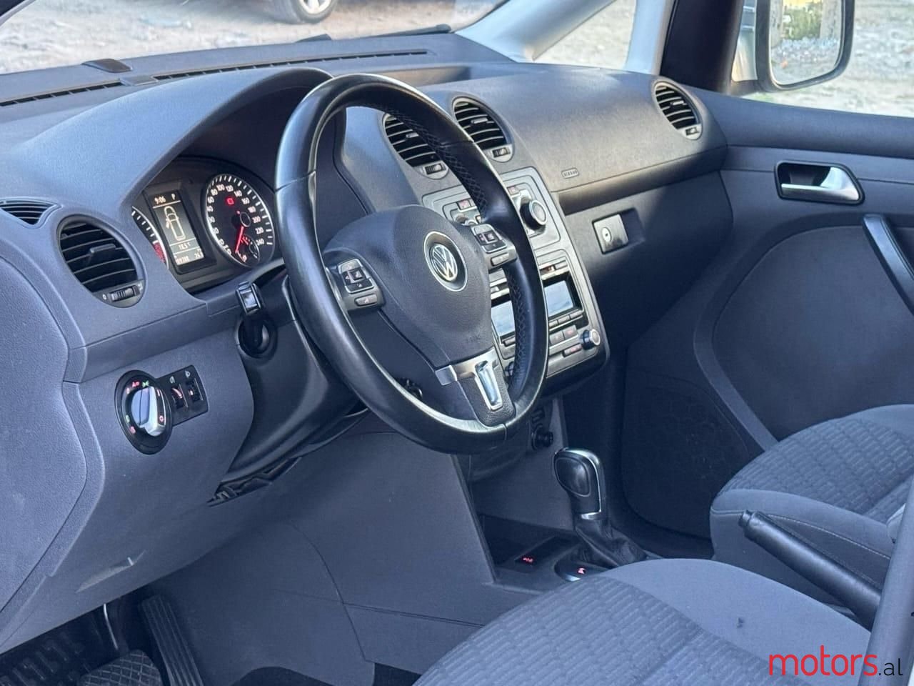 2011' Volkswagen Caddy photo #6