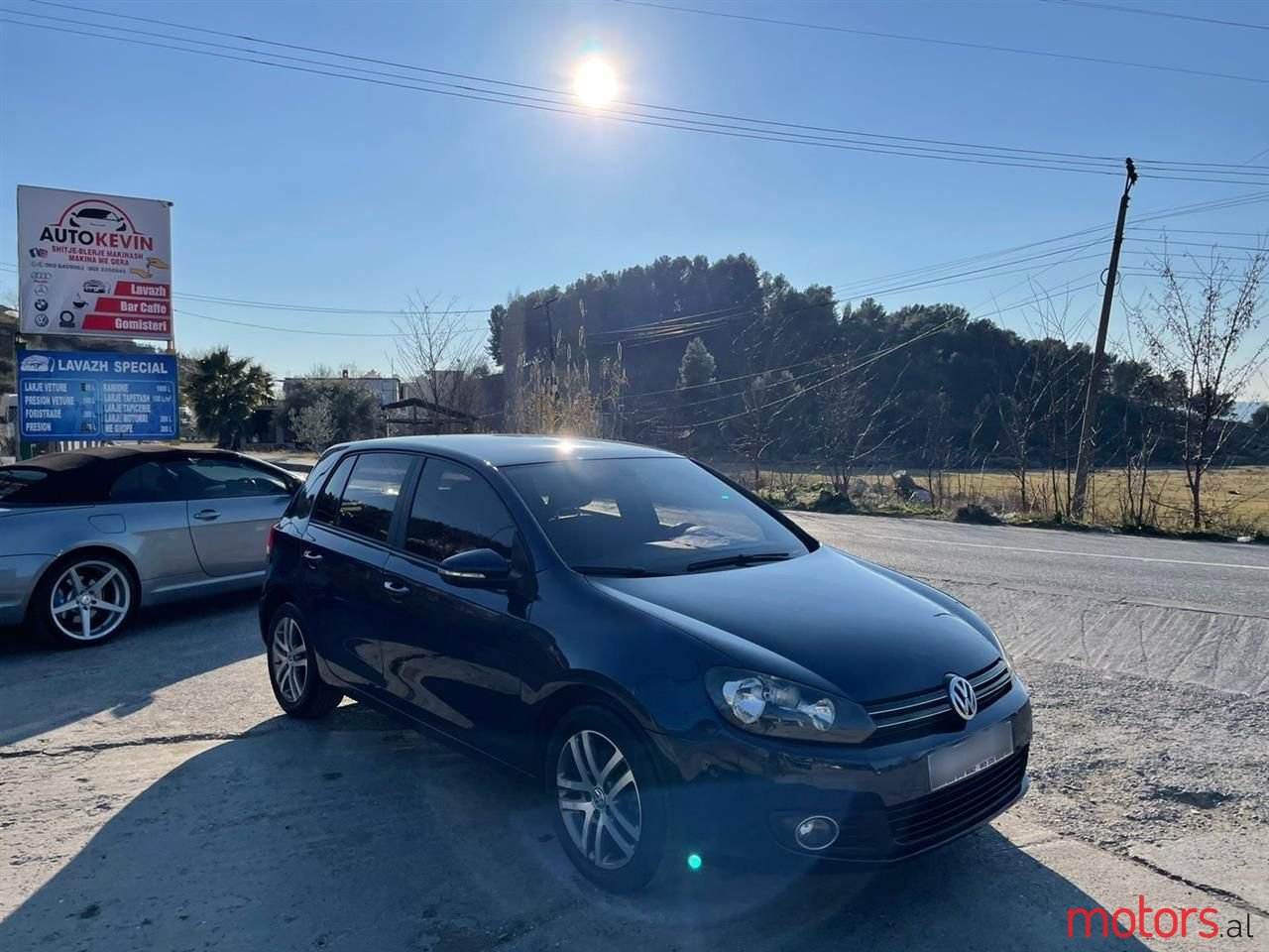 2011' Volkswagen Golf photo #1