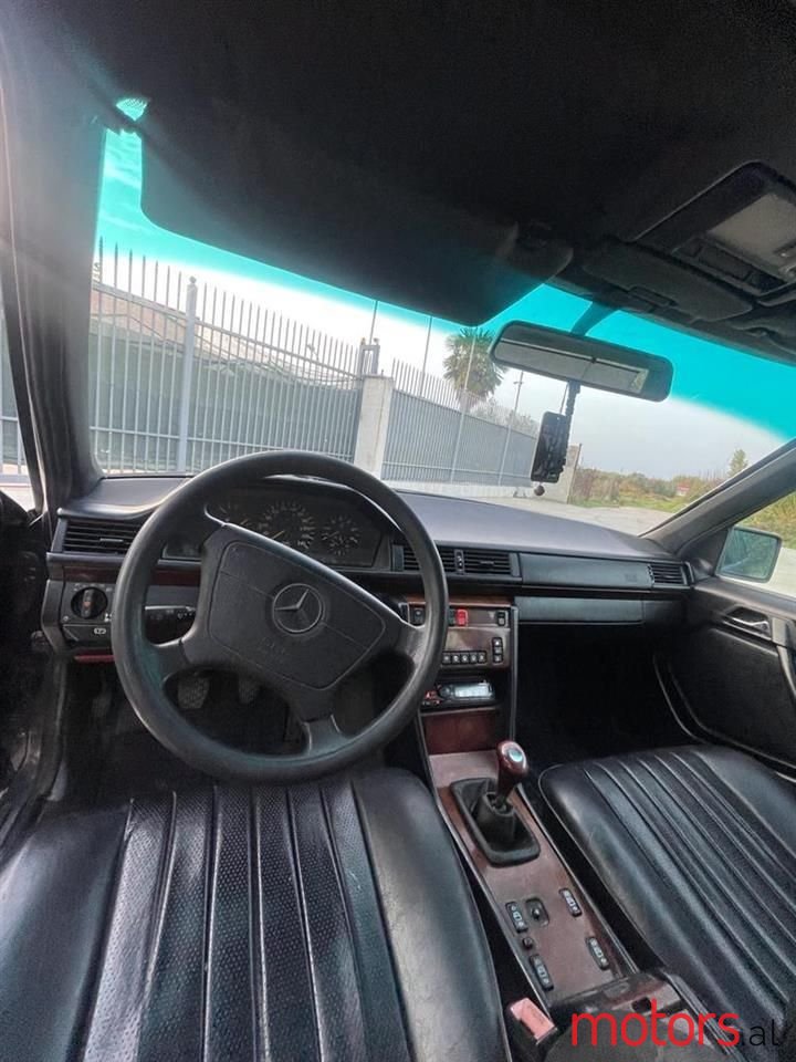 1994' Mercedes-Benz E 250 photo #3