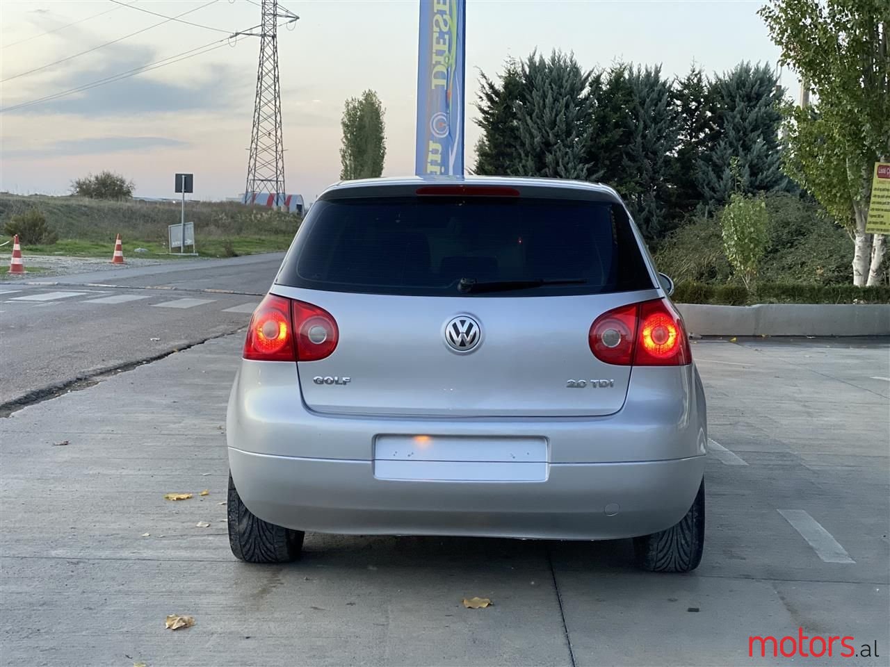 2004' Volkswagen Golf photo #4