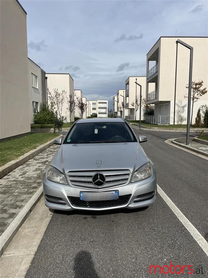 2008' Mercedes-Benz 220 photo #4