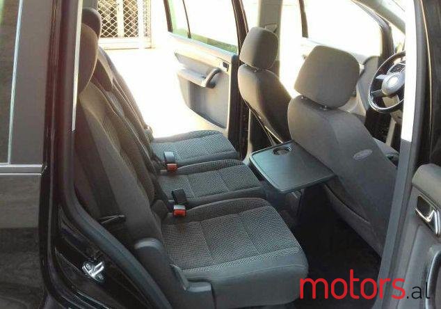 2004' Volkswagen Touran photo #1