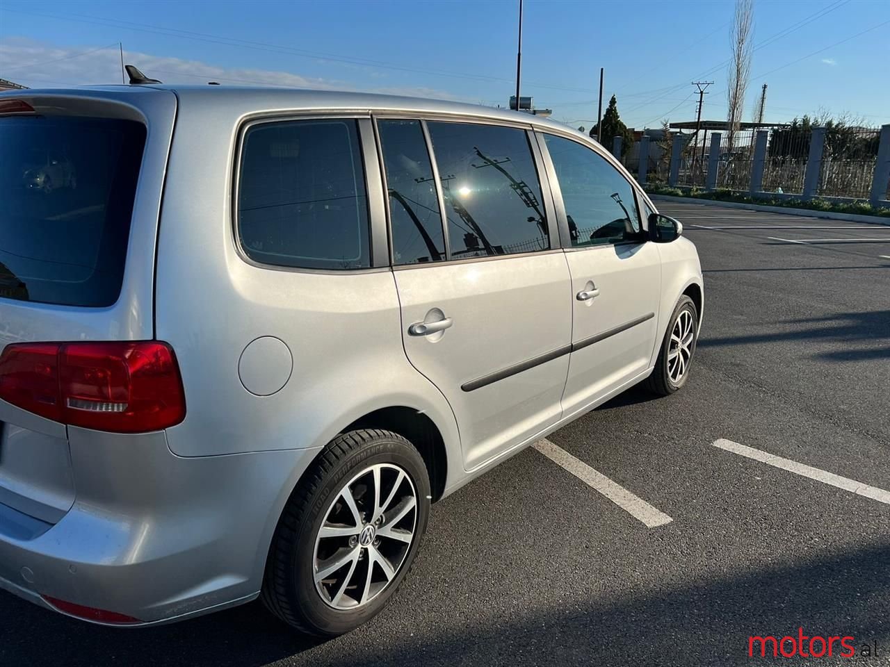 2012' Volkswagen Touran photo #5