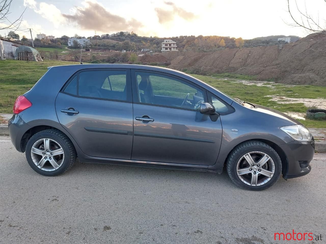 2008' Toyota Auris photo #3