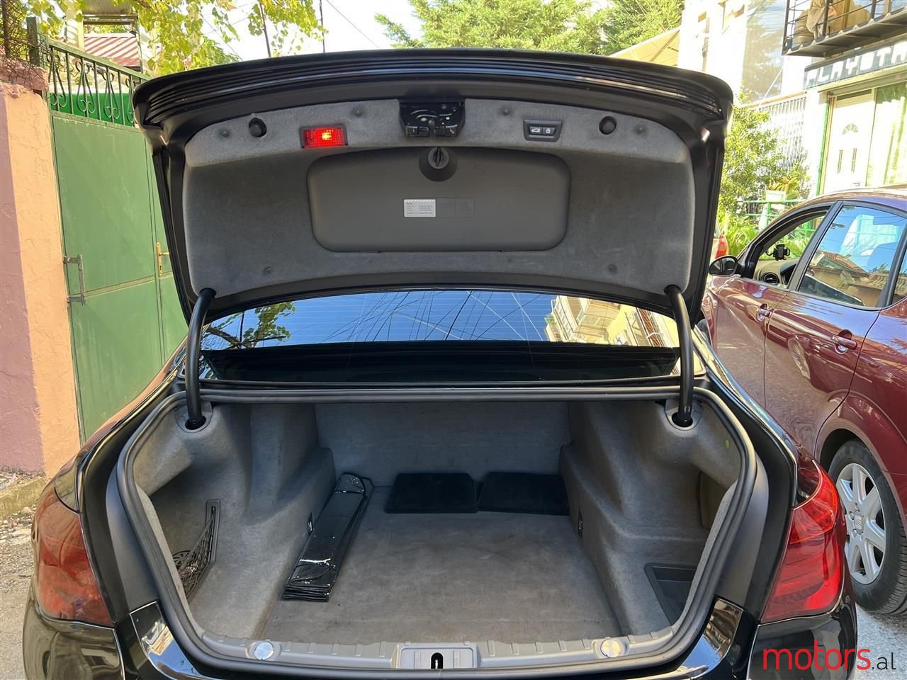 2010' BMW 750 photo #5