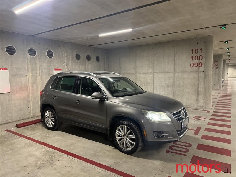 2011' Volkswagen Tiguan photo #4
