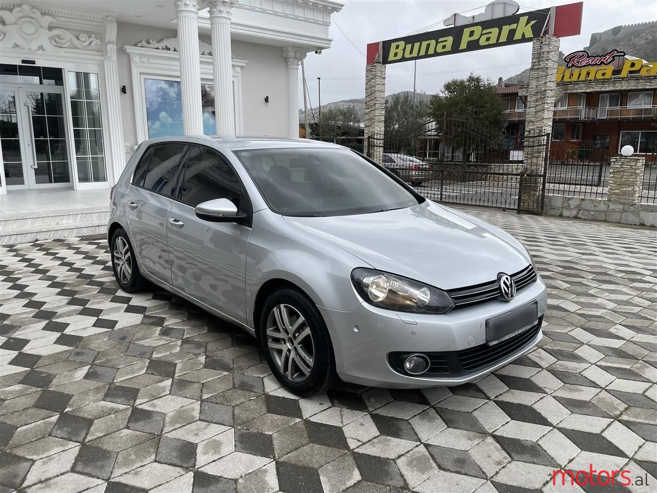 2011' Volkswagen Golf photo #5