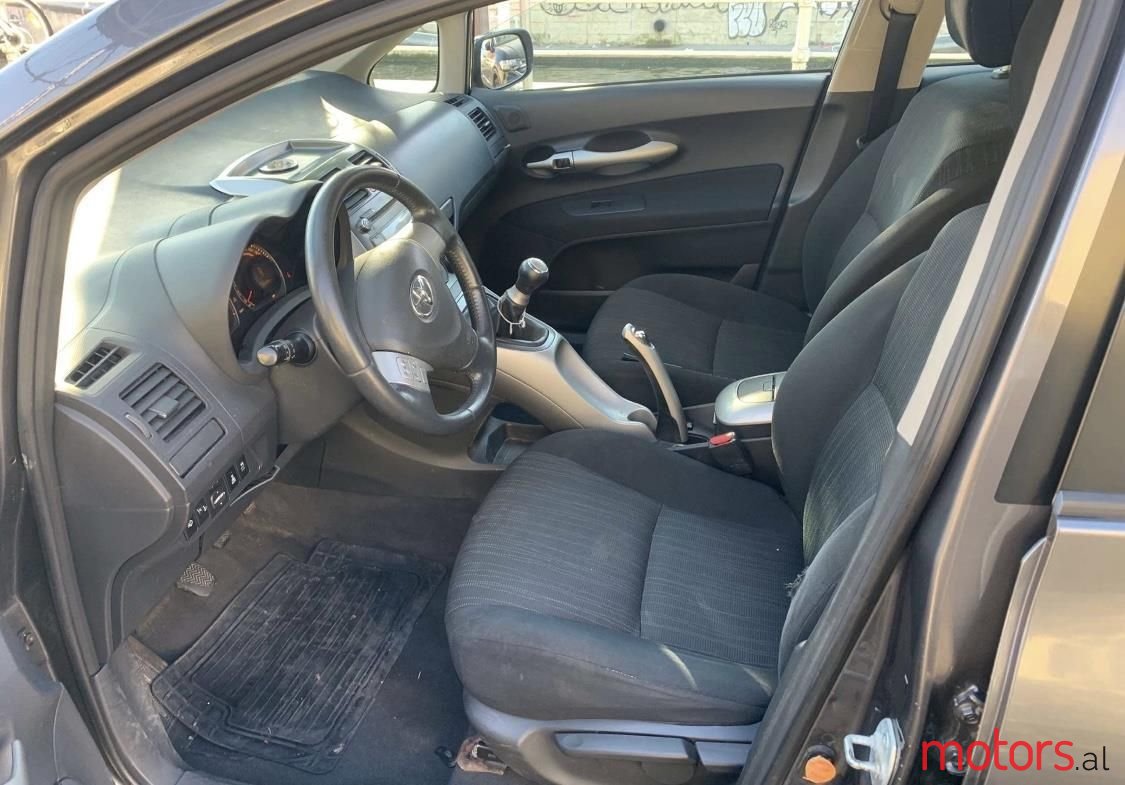 2007' Toyota Auris photo #4