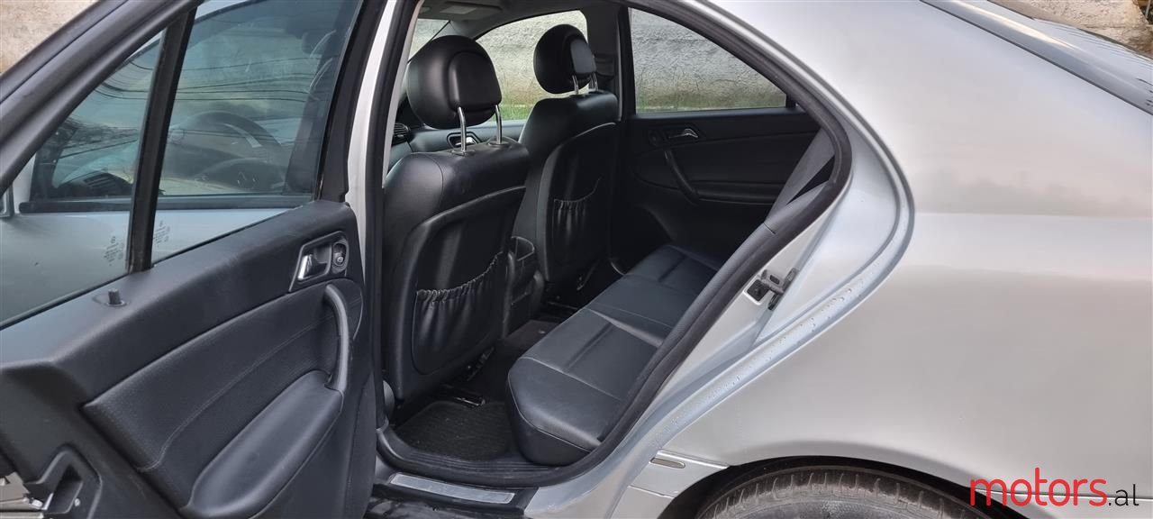 2004' Mercedes-Benz C 220 photo #6