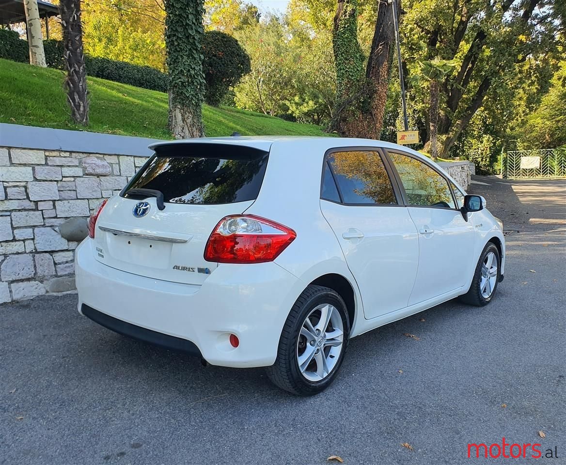 2010' Toyota Auris photo #4