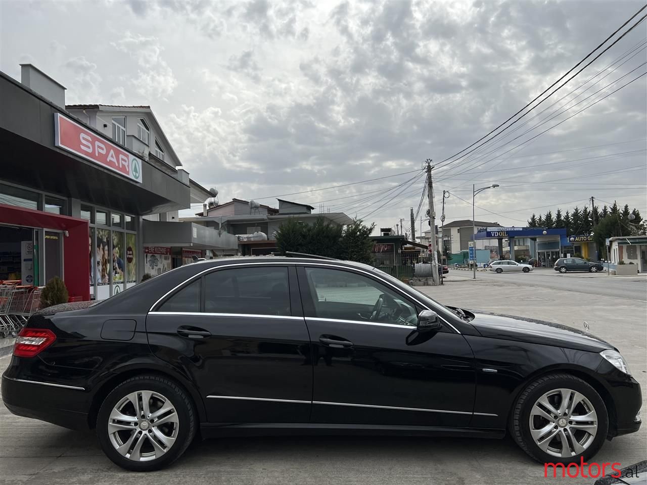2011' Mercedes-Benz E 350 photo #1