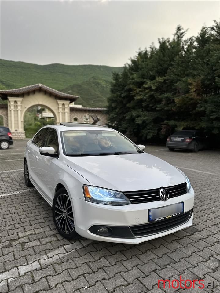 2012' Volkswagen Jetta photo #1