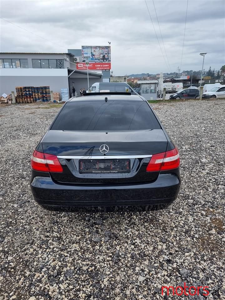 2011' Mercedes-Benz E 220 photo #5