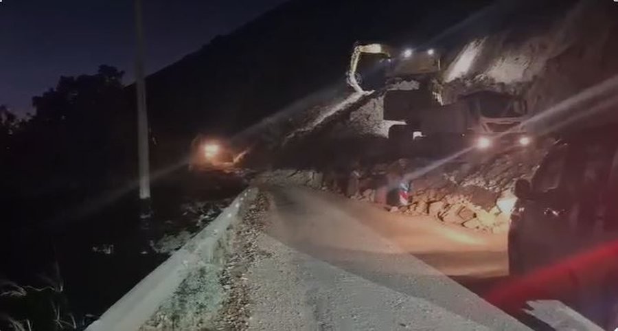 Punime në rrugë, radhë të gjata në hyrje të tunelit të Llogorasë