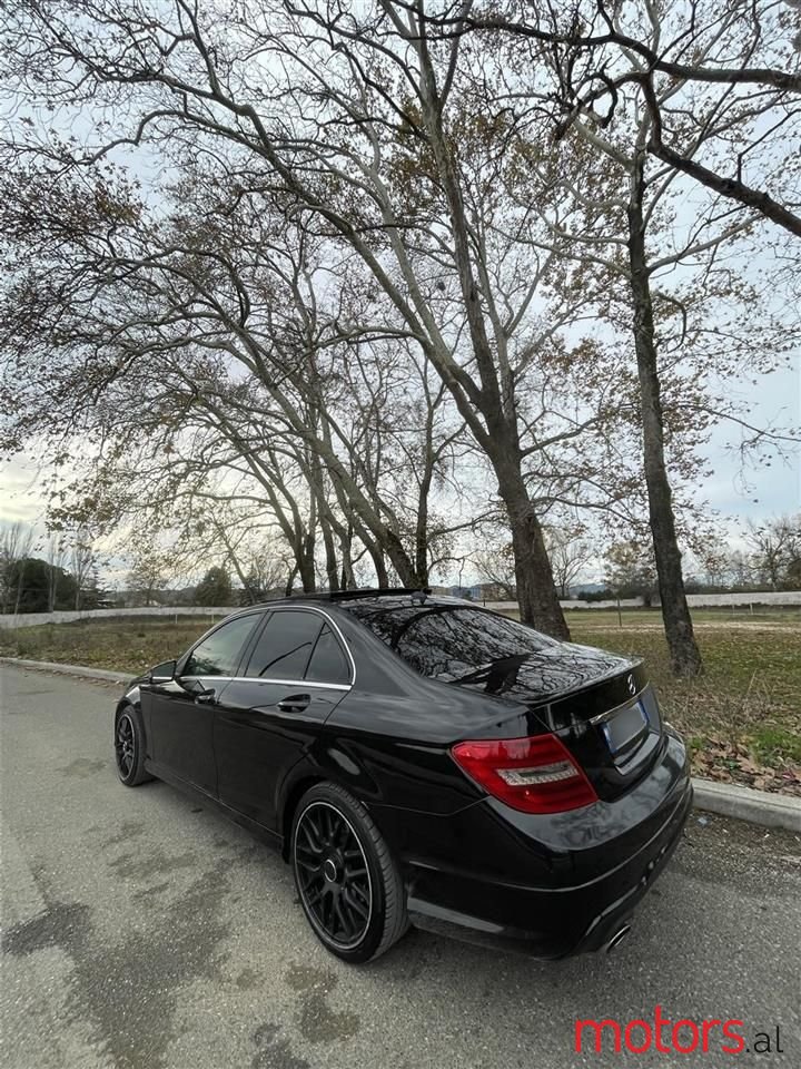 2009' Mercedes-Benz 320 photo #5