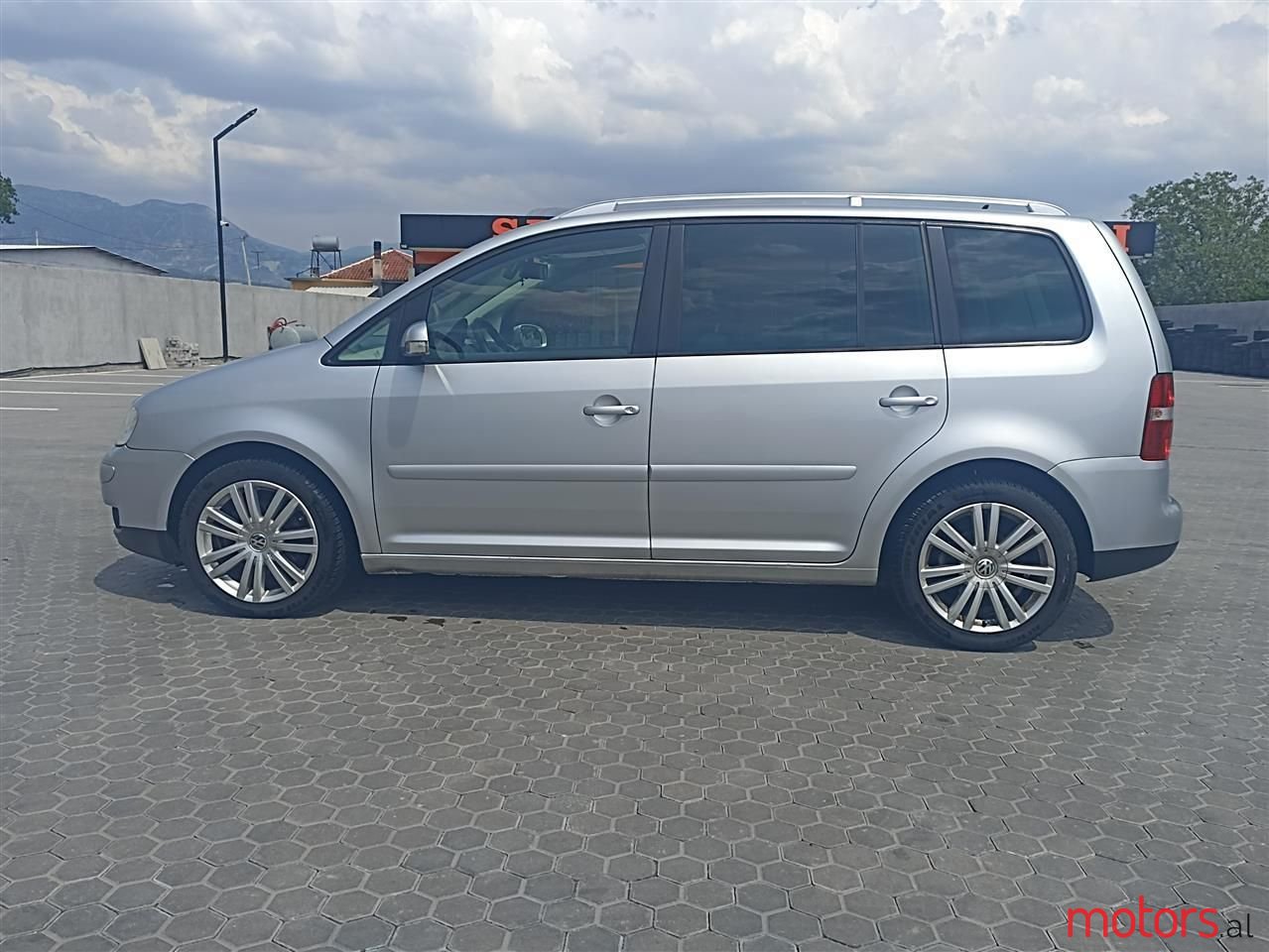 2005' Volkswagen Touran photo #5