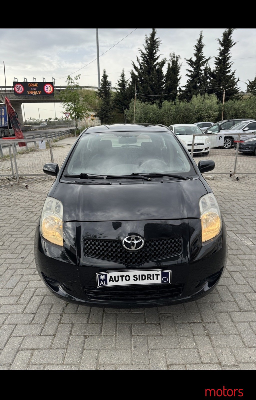 2006' Toyota Yaris photo #2