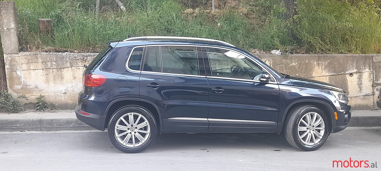 2012' Volkswagen Tiguan photo #3