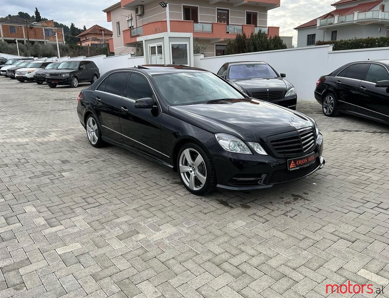 2012' Mercedes-Benz E 300 photo #2