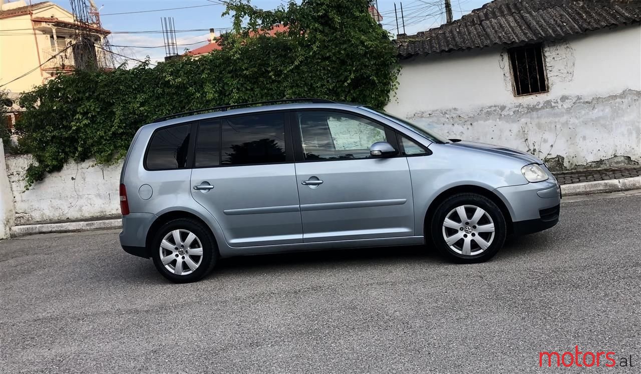 2006' Volkswagen Touran photo #1