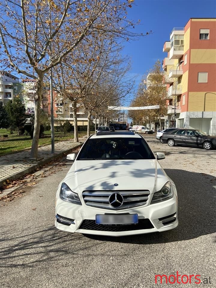 2012' Mercedes-Benz 300 photo #2