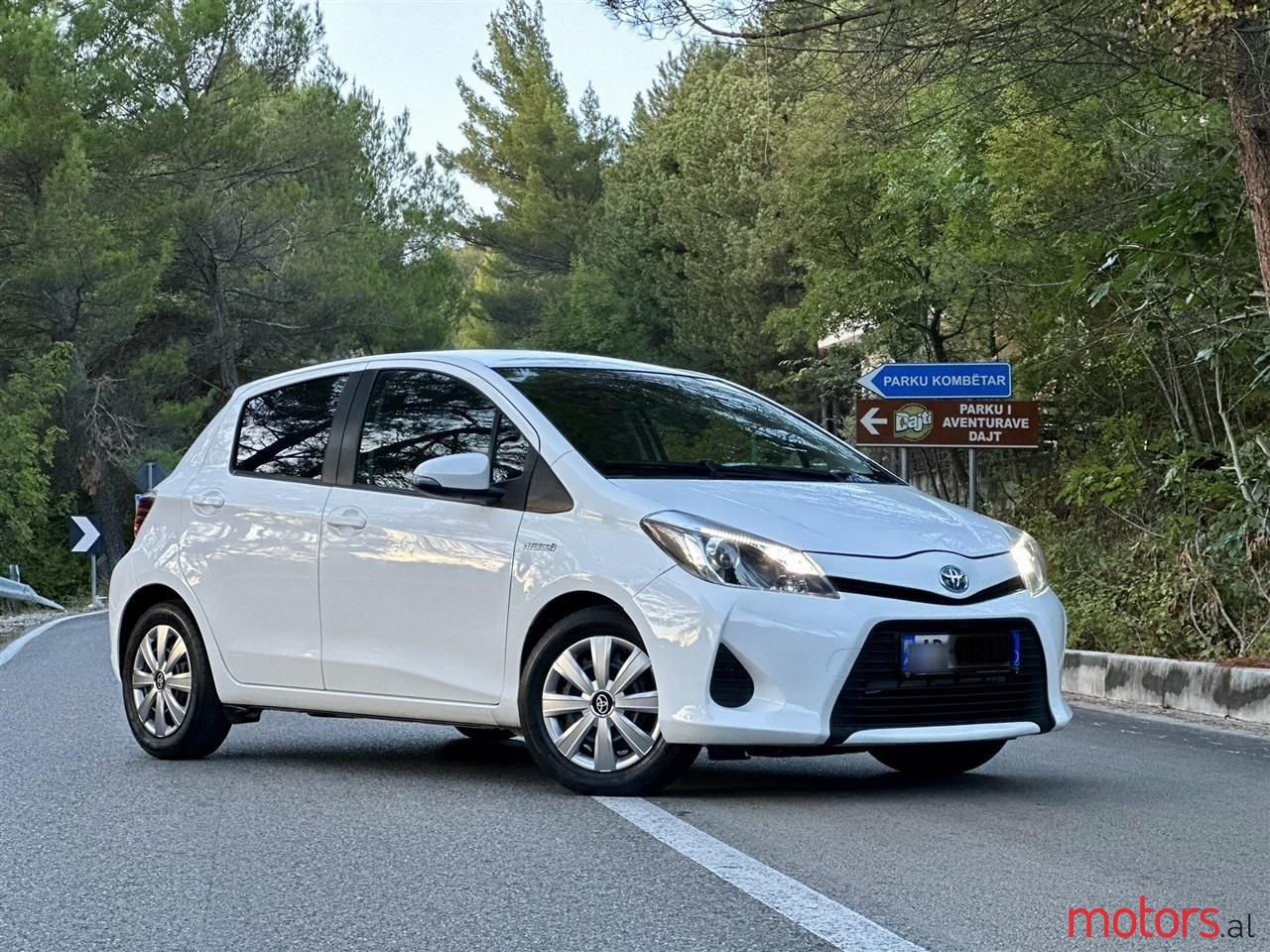 2013' Toyota Yaris photo #6