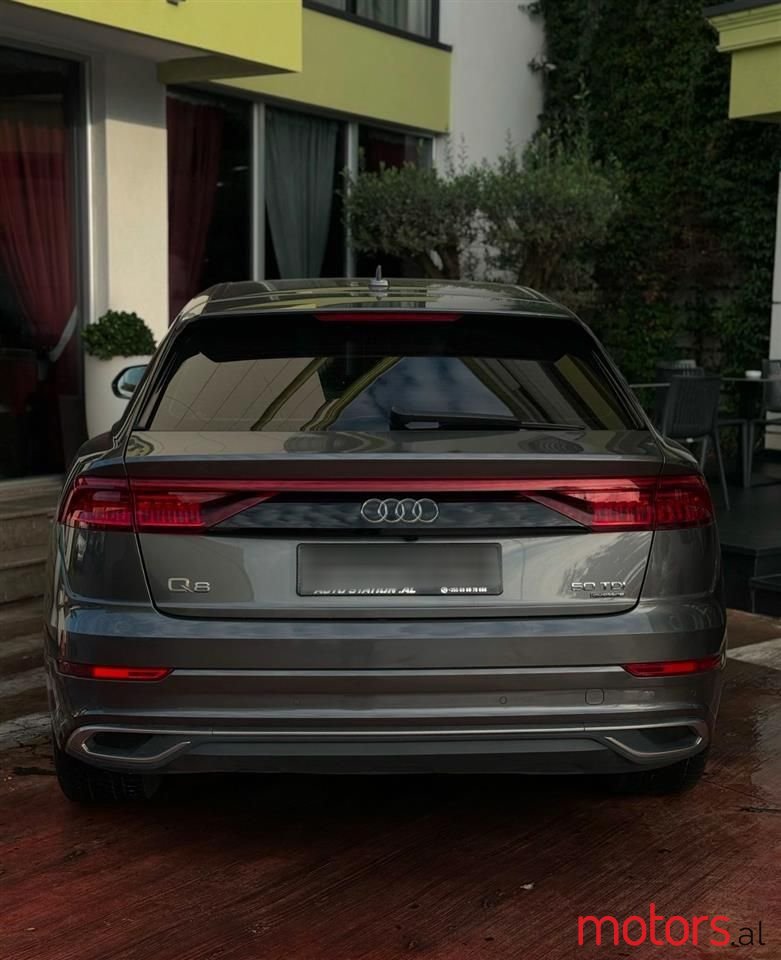 2019' Audi Q8 photo #2