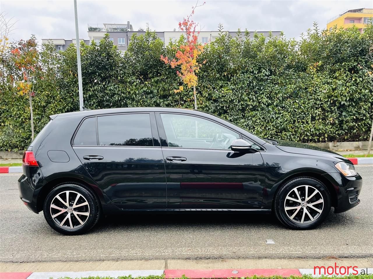 2017' Volkswagen Golf photo #5
