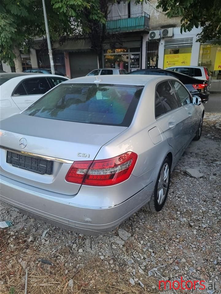 2012' Mercedes-Benz E 220 photo #5